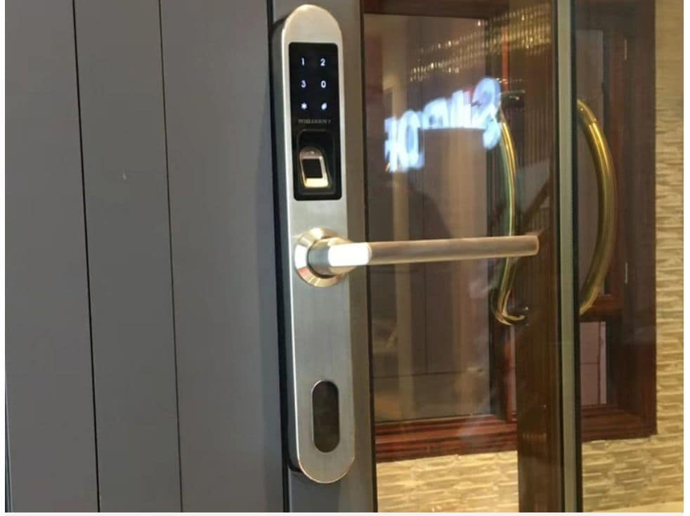 Khám phá cách sửa khóa cửa nhôm kính hiệu quả và an toàn